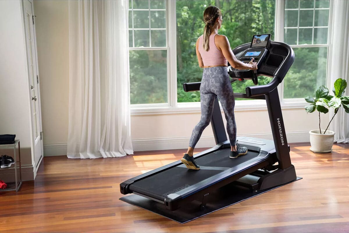Horizon 7 4AT Folding Treadmill lady running
