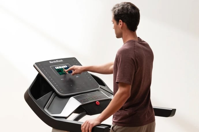 Nordictrack EXP7i Treadmill man