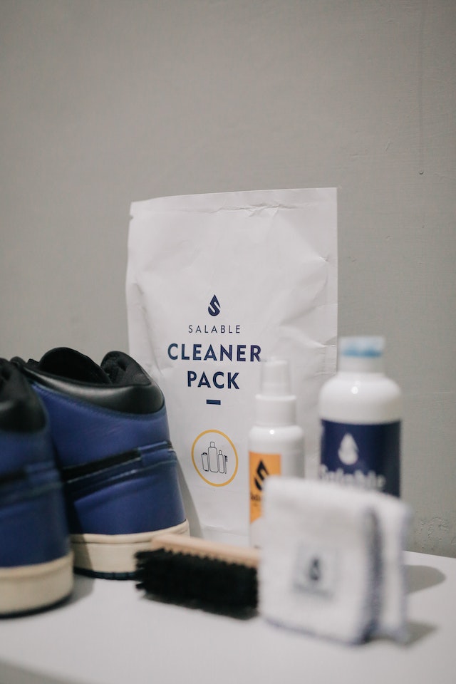 Shoes and cleaning materials 