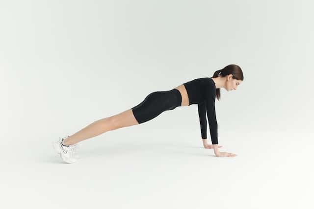 woman about to do plank
